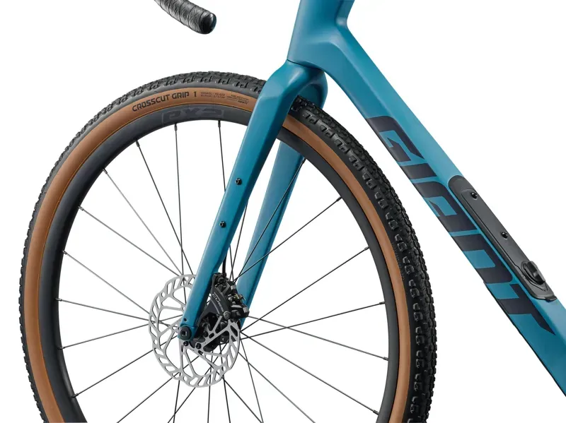 Giant Revolt Advanced 3 Gravel Bike in Aquarium-4