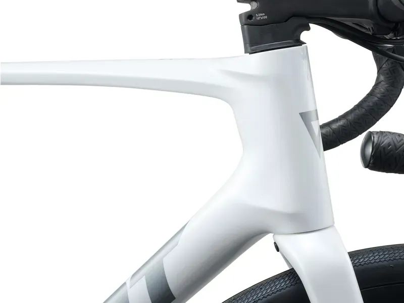 Giant Defy Advanced 2 Road Bike in White-4