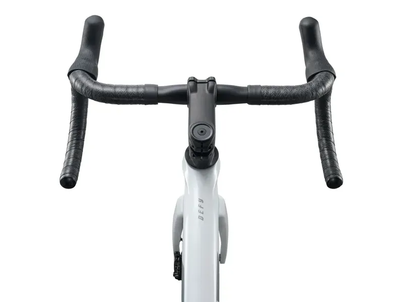 Giant Defy Advanced 2 Road Bike in White-5